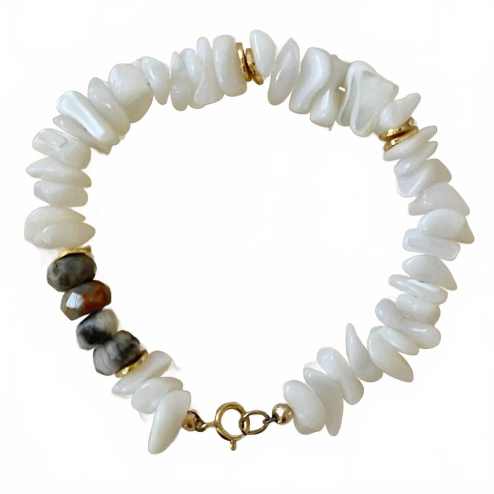 NEW HOUSE OF OLIA women's clavel lace agate & mother of pearl bracelet in white